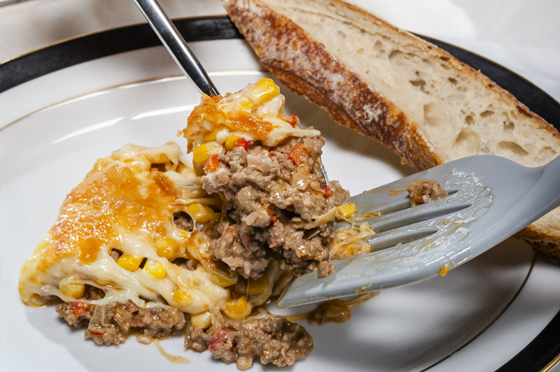 Pastel de carne cremoso al horno gratinado