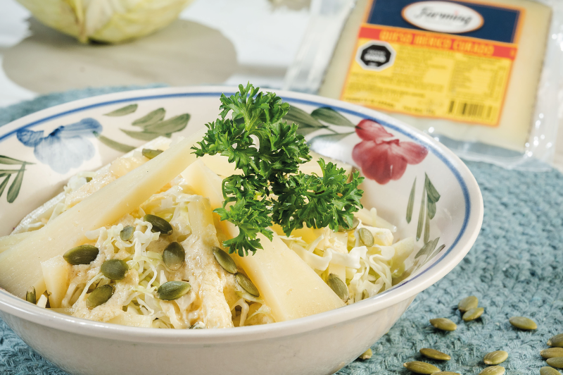 Ensalada de repollo con queso