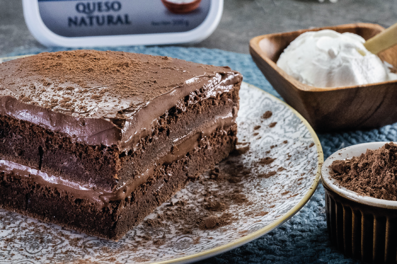 Torta de chocolate y queso crema